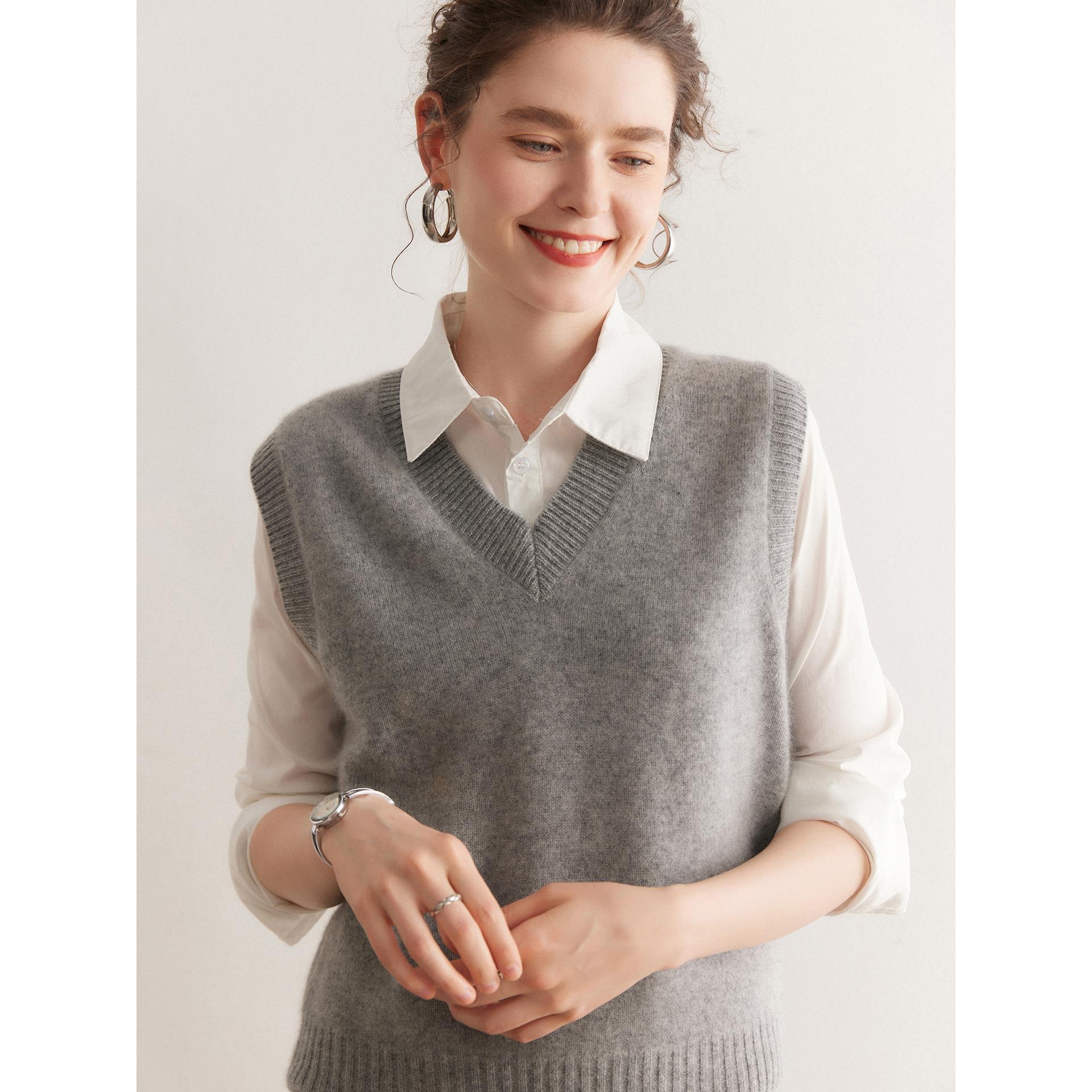 叠穿神器！V领山羊绒马甲女减龄百搭无袖毛衣背心宽松打底衫坎肩