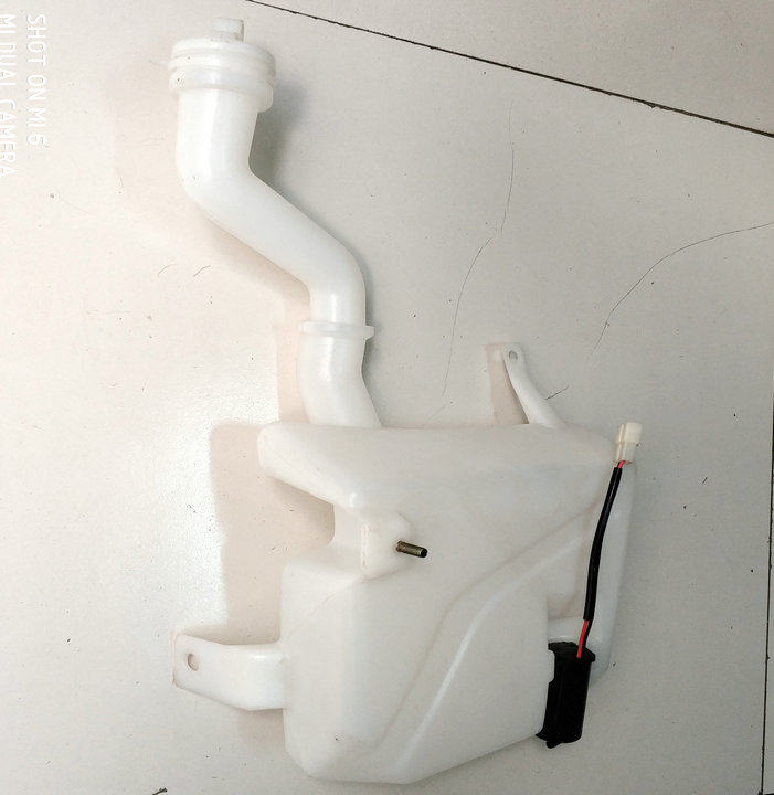 适用吉利自由舰1.3排量4缸 喷水壶总成 雨刮喷水玻璃喷水壶带电机