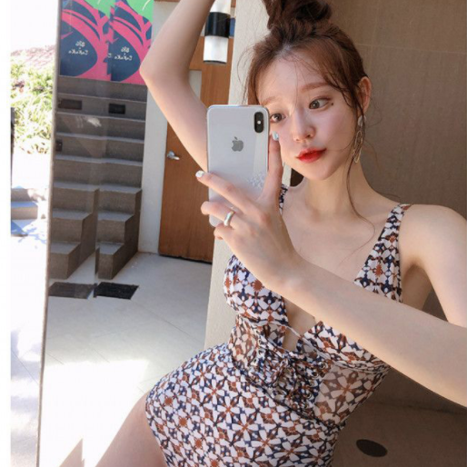 泳衣女网红款漂亮小姐姐深v绑带波普三角连体游泳衣