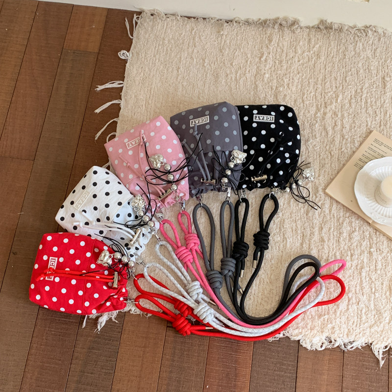 韩系可爱波点抽绳水桶包女轻便迷你斜挎小包日常多巴胺包包手机包