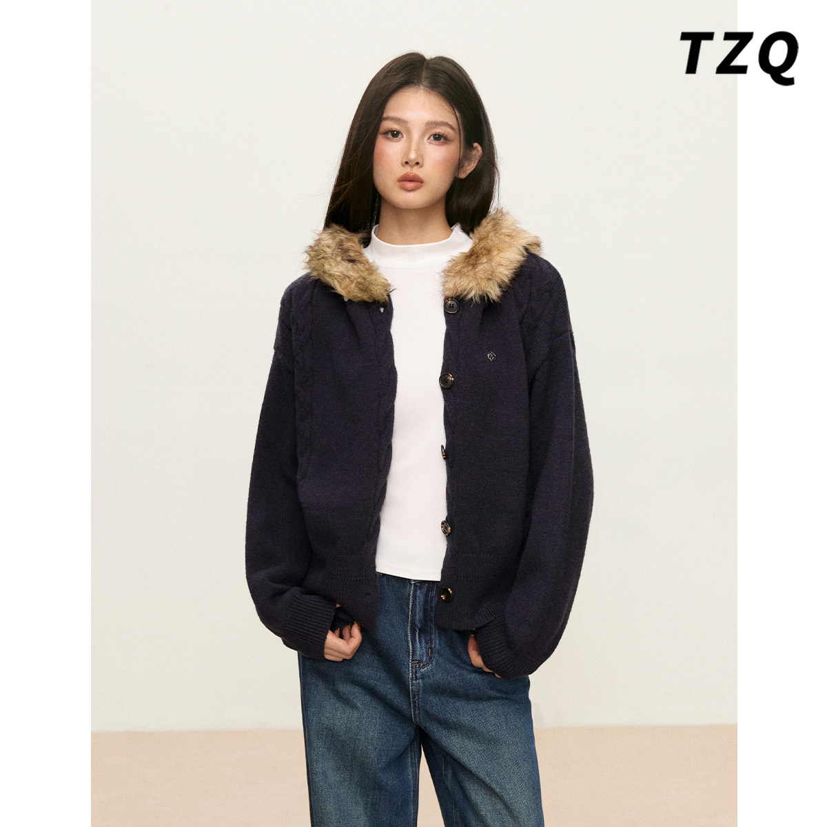 藏青色毛领连帽麻花毛衣外套女秋冬秋季短款外搭针织开衫卫衣上衣