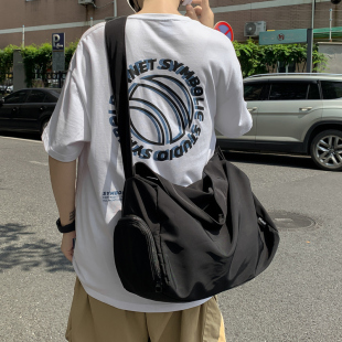 斜挎包男生ins日系大容量潮牌 短途旅行背包运动手提包休闲单肩包