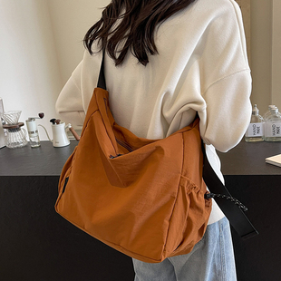 布袋女款休闲背包时尚百搭外出单肩包上班族通勤包大容量斜挎包