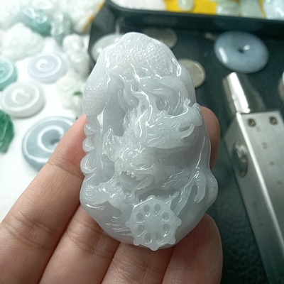 缅甸天然翡翠玉随型大龙牌