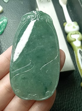缅甸天然翡翠玉冰油青飘花大件无事牌吊坠