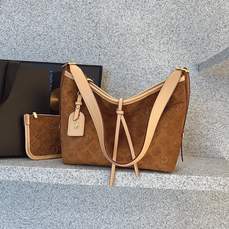 流浪包包轻奢小众高级感秋冬超火不撞款女士单肩包时尚腋下斜挎包