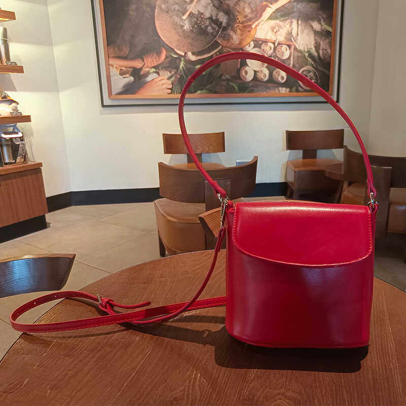 轻复古韩国ins高级质感头层牛皮女士腋下单肩包斜挎水桶手提小包,箱包皮具/热销女包/男包,水桶包,淘宝优惠券,粉丝福利购,淘宝优惠卷