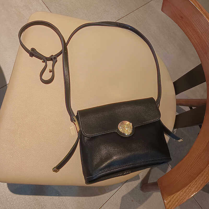 头层牛皮通勤复古头层植鞣软皮锁扣小方包原创女士单肩手机斜挎包