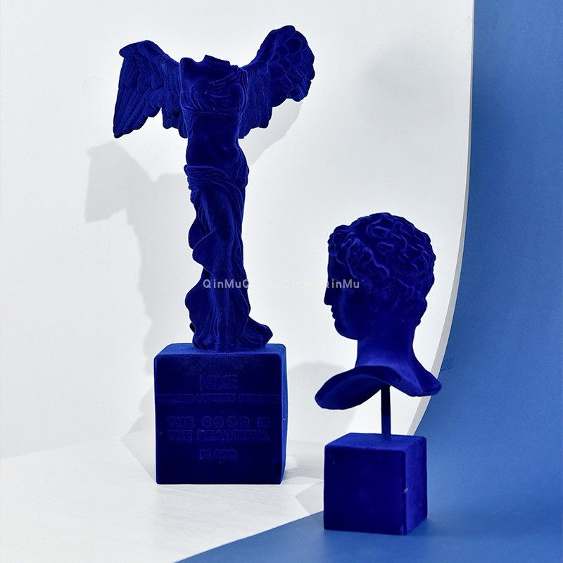 北欧植绒雕像人像摆件希腊男孩胜利女神家居装饰品客厅摆件