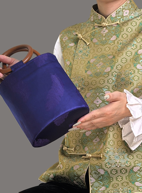 华传雨桑蚕丝水桶包木质圆环深紫色羽毛提花新中式包包汉服旗袍