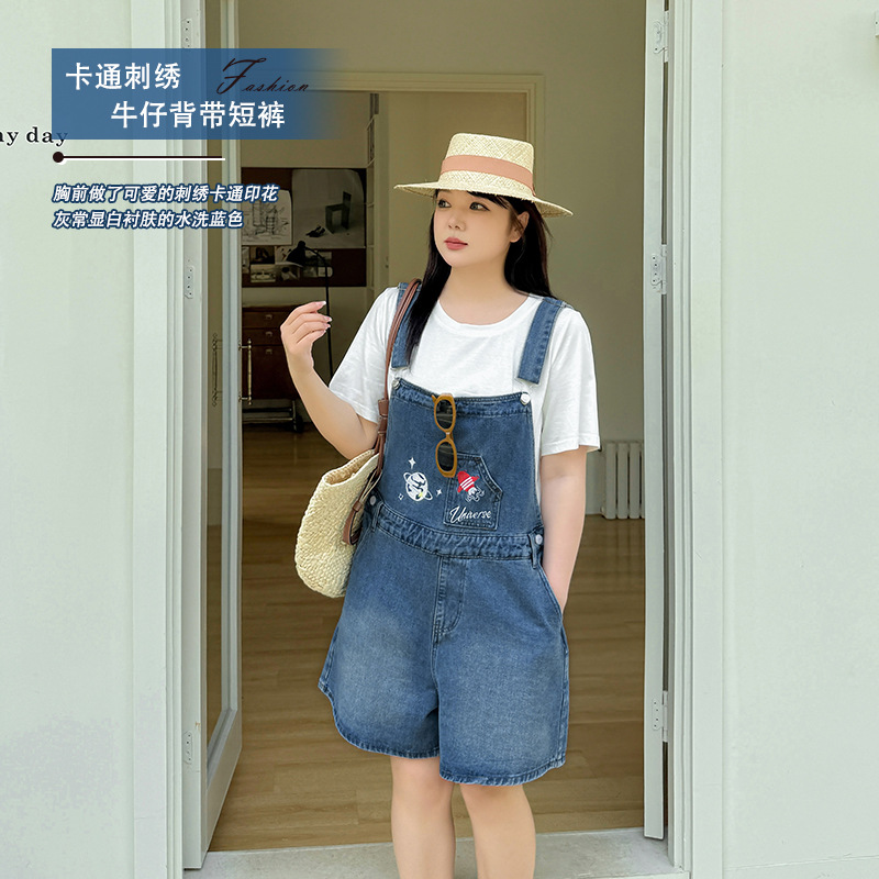 2025夏季新款大码女装200斤胖mm气质卡通刺绣牛仔背带短裤200斤潮