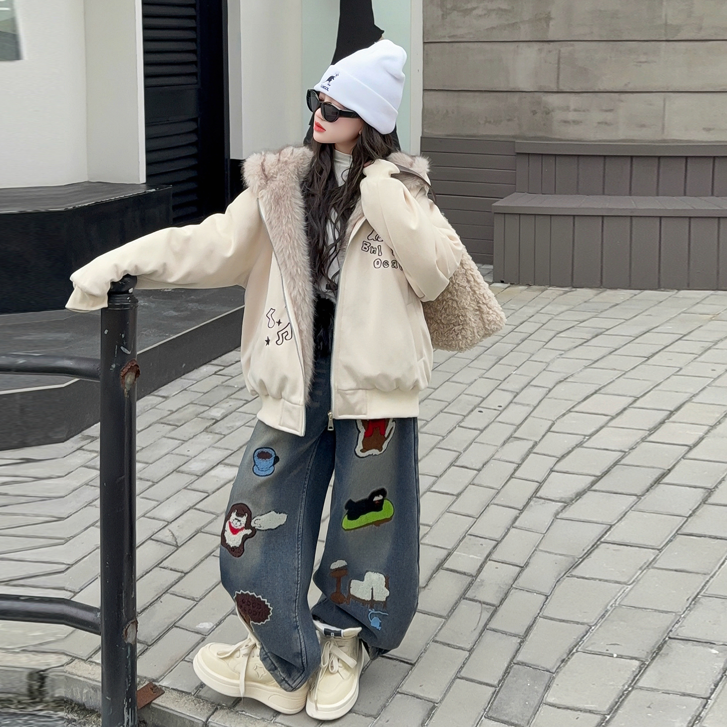 女童毛领连帽棉服2025新款洋气中大童加厚保暖外套卡通冬季牛仔裤