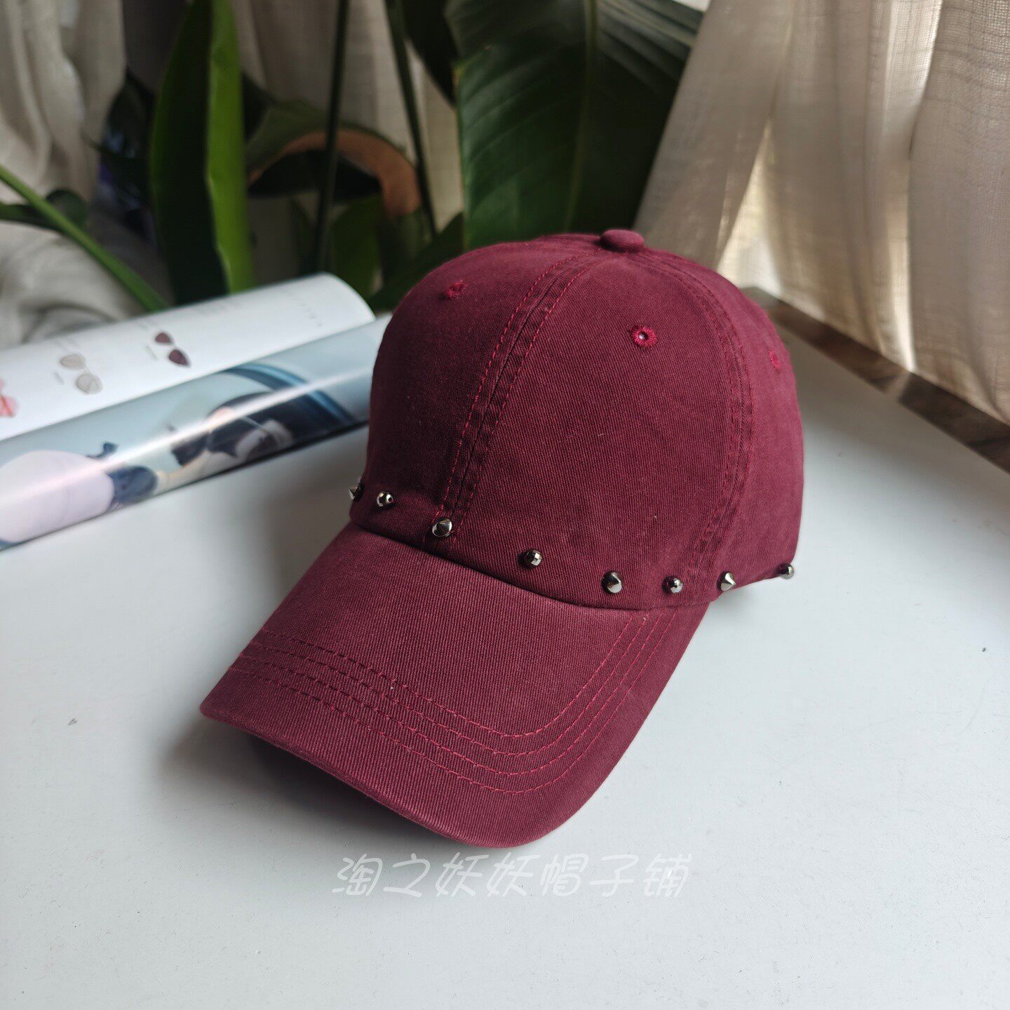个性潮酷街头百搭男女棒球帽小众朋克风显脸小休闲铆钉情侣鸭舌帽