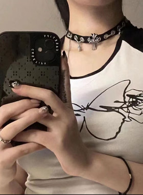 黑色皮质镶钻十字架流苏吊坠