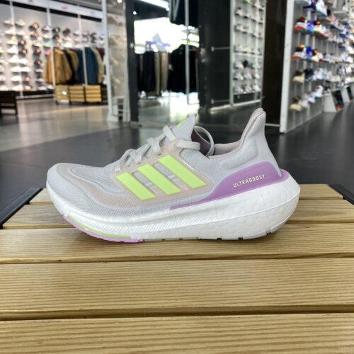 阿迪达斯女鞋2024夏新款ULTRABOOST透气缓震休闲运动跑步鞋IE3337