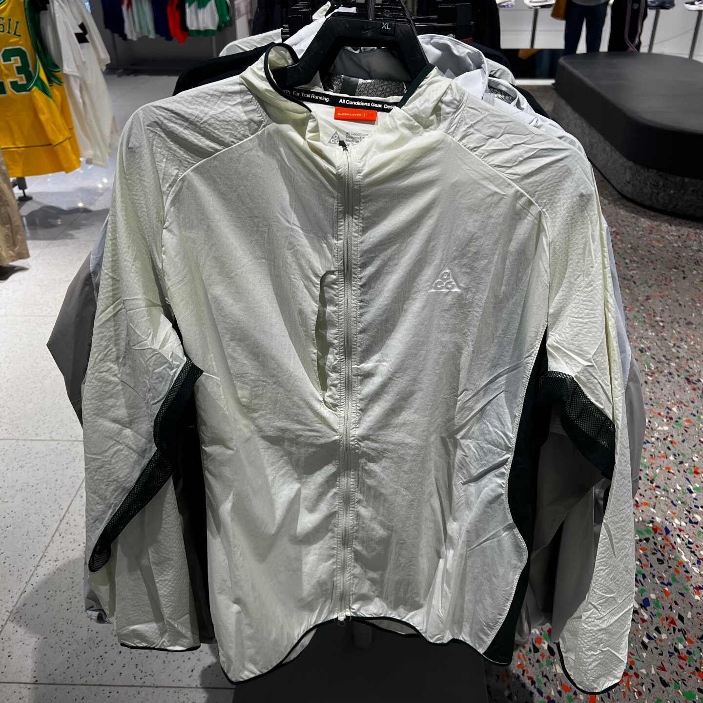 NIKE/耐克男子款轻便舒适运动健身连帽防晒夹克外套 IF2105-020