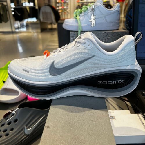 Nike耐克男鞋26春迈柔Vomero Plus缓震透气运动跑步鞋II7181-102