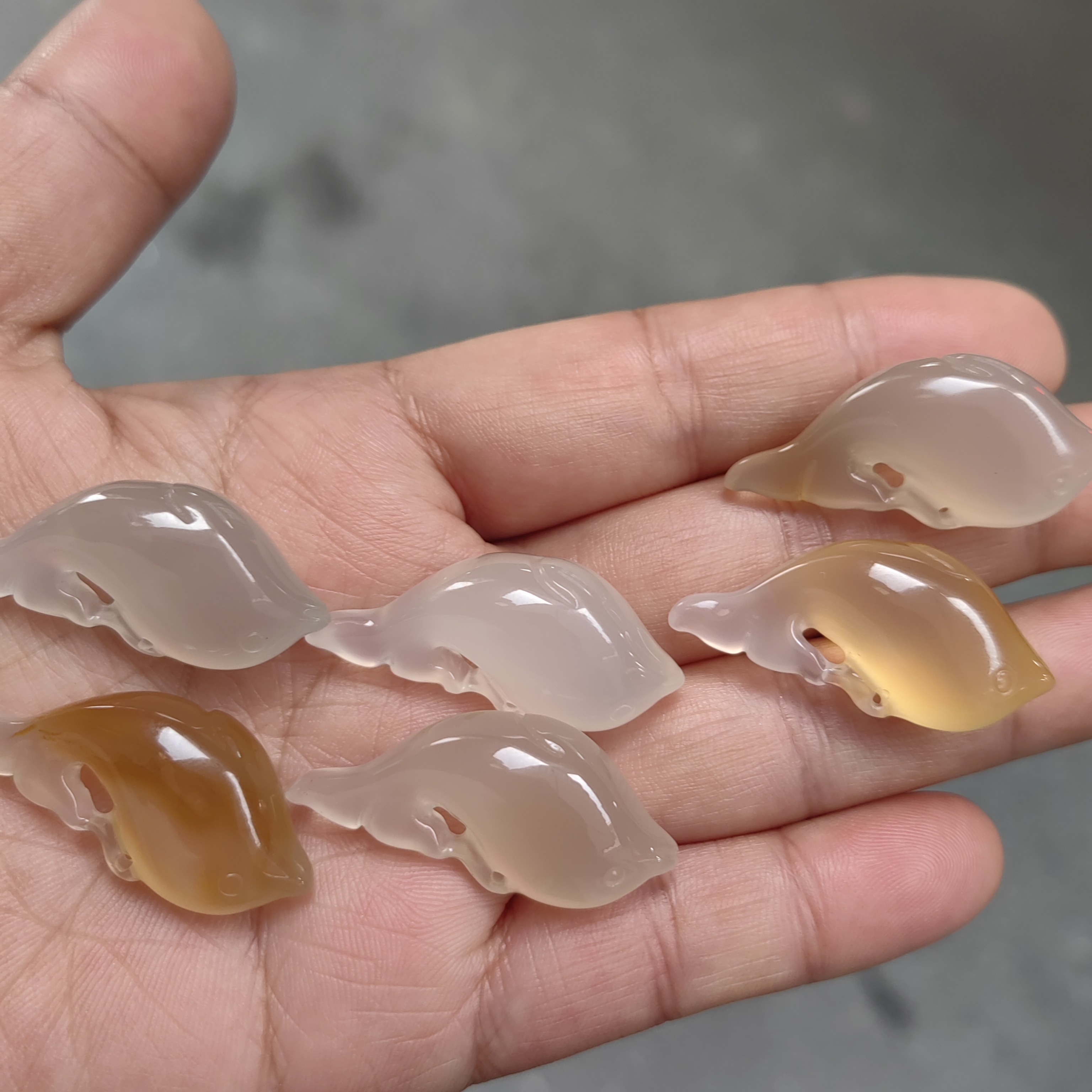 天然玉髓海豚吊坠手工雕刻玛瑙百搭玉石项坠简约饰品男女通用礼物