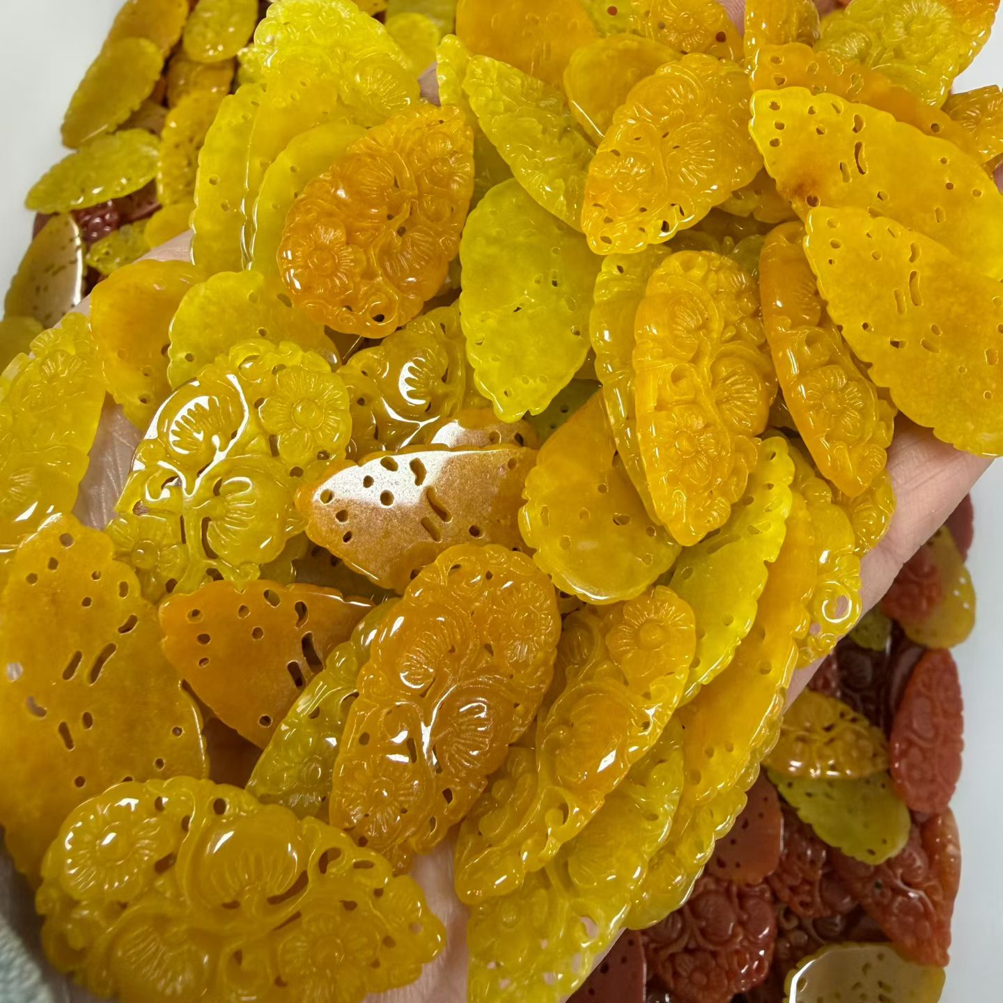 AB翡翠镂空寿桃吊坠DIY饰品配件手工材料装饰配件雕刻玉石配件