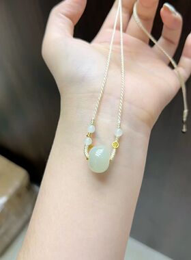 玉阅珠宝和田玉路路通吊坠女款