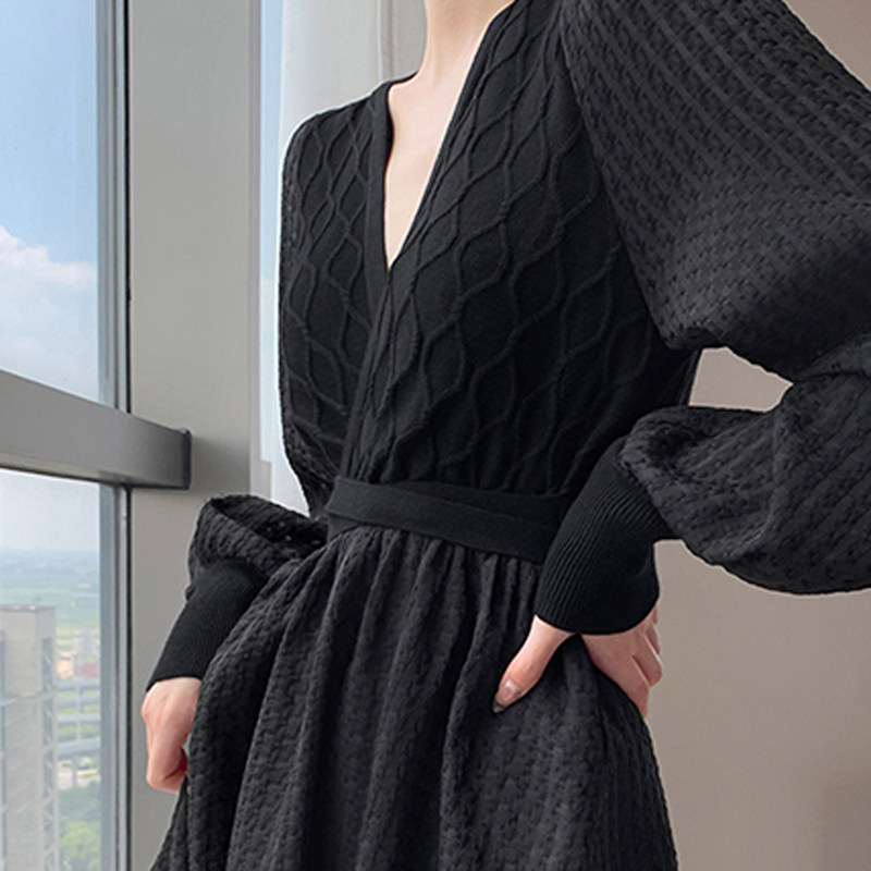 轻奢高级感小香风连衣裙女春秋法式赫本针织内搭裙复古御姐范裙子