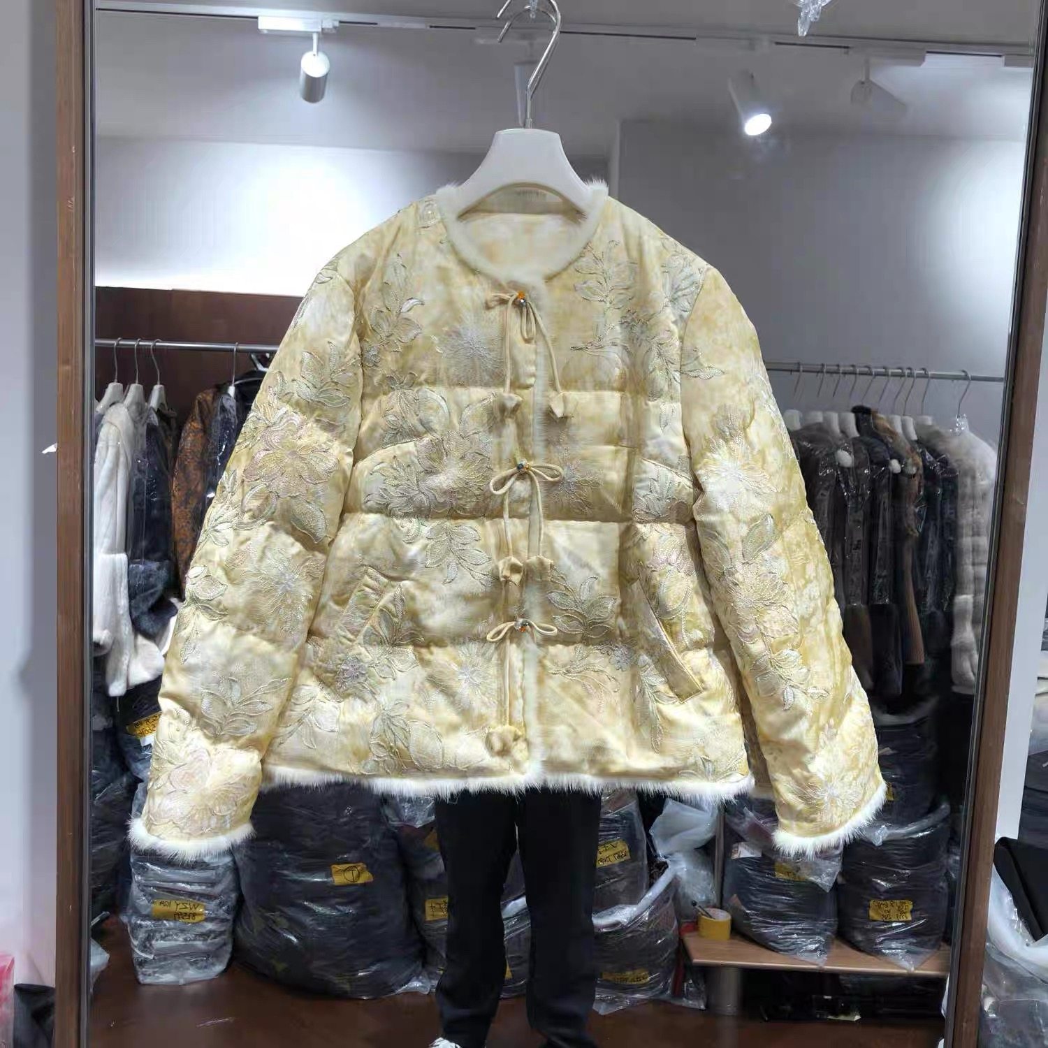 欧洲站2025冬季女圆领拼水貂毛百搭提花鹅绒羽绒服短外套7903