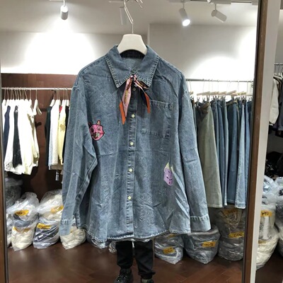 欧洲站2026春季女翻领配丝巾字母卡通刺绣宽松牛仔衬衫上衣26310