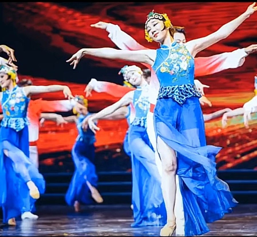 小兰花奖粉墨春秋儿童演出服戏曲花旦国韵春华成人舞蹈表演服饰
