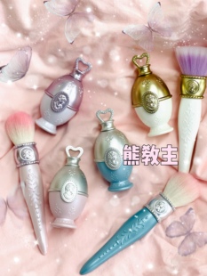 现货日本本土 LADUREE拉杜丽蓝色浮雕肖像花瓣腮红玫瑰腮红膏天鹅