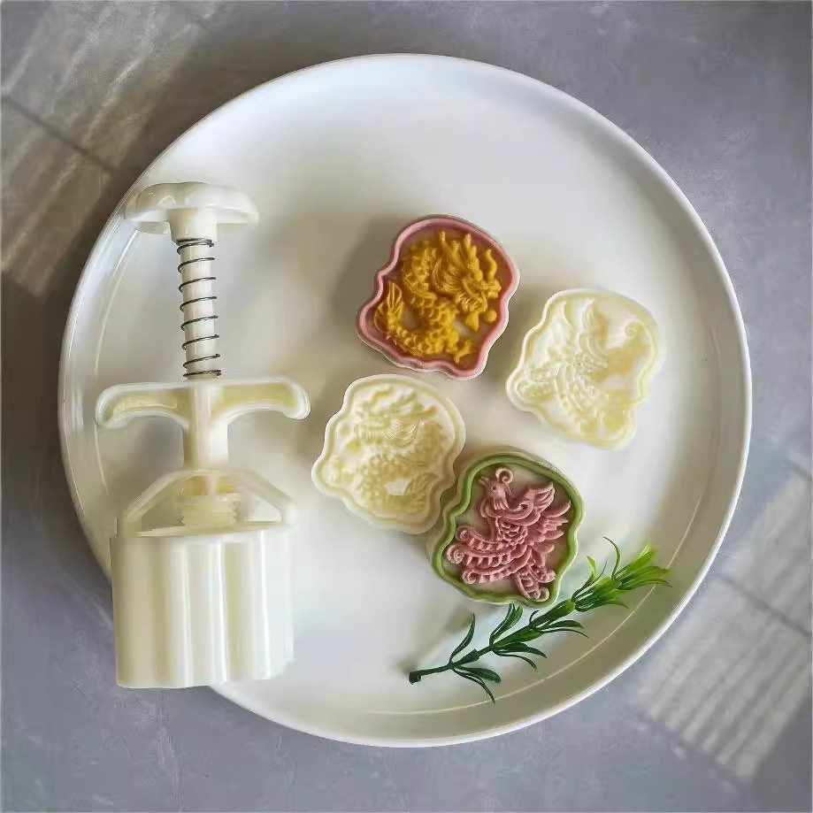 2024年新款75克立体龙凤戏珠月饼模手压式广式桃山冰皮月饼绿豆糕