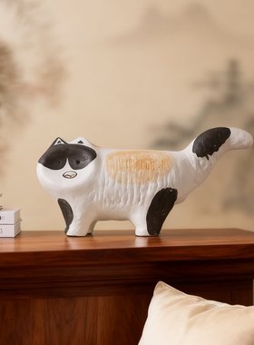 三花守护猫咪彩绘陶瓷雕塑摆件