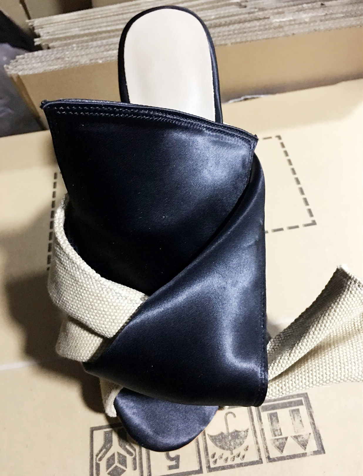 2019silla rulers女拖鞋米色帆布/黑色丝绸布超高跟11厘米粗跟