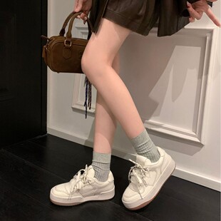 配裙子小白鞋 2025年秋季 女百搭复古擦色港风鞋 休闲小众板鞋 女 新款