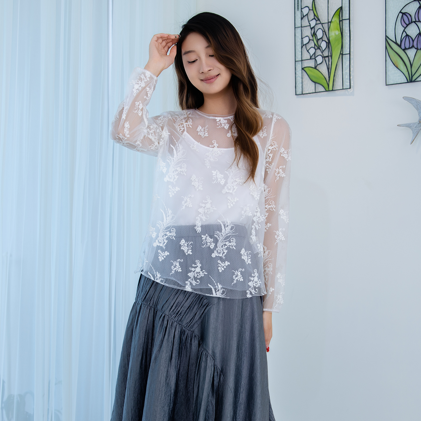 README通透刺绣套头小衫