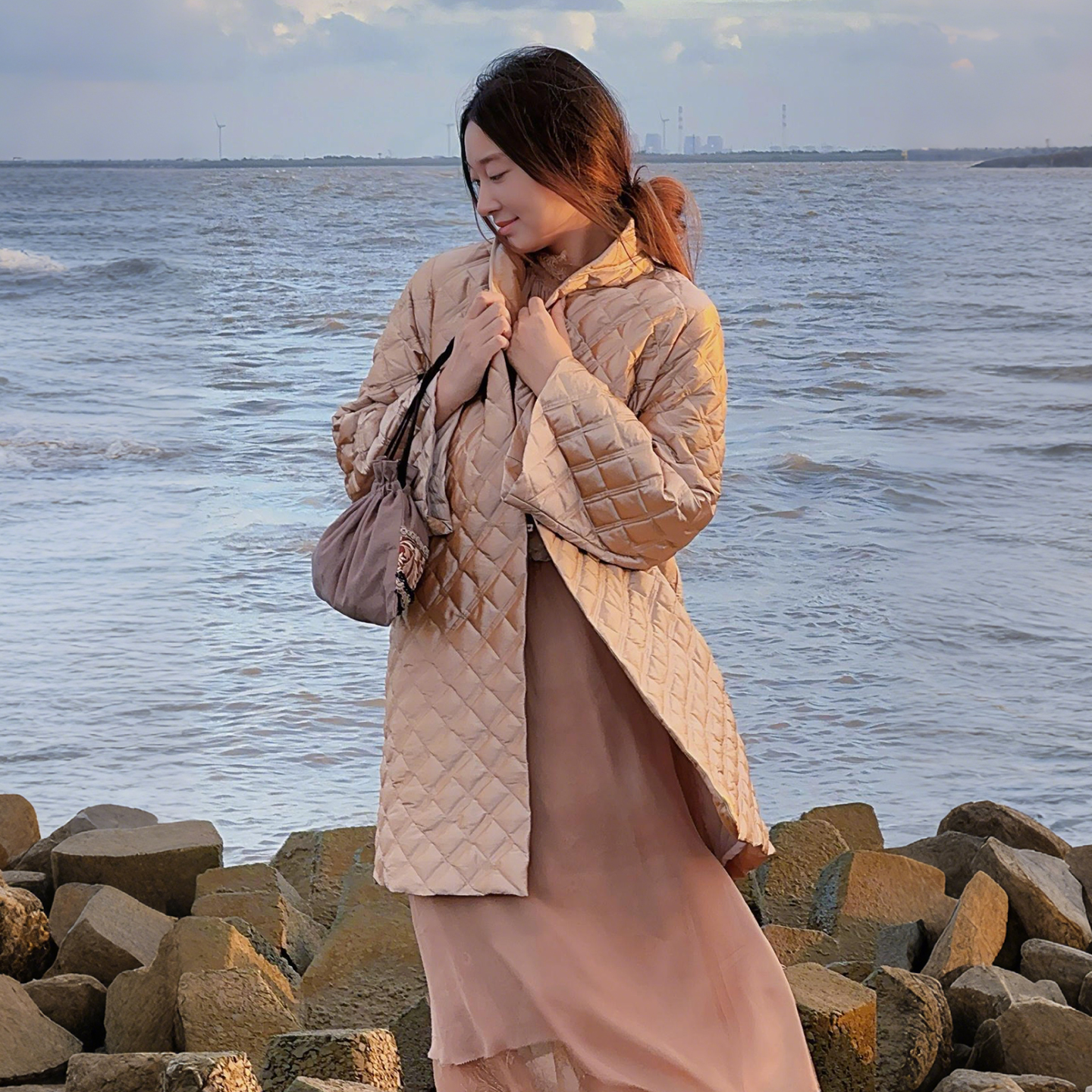 README极简长款连领羽绒服