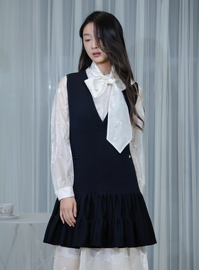 READ_ME读我黑色简约V领荷叶下摆背心中长款针织套衫B90255347