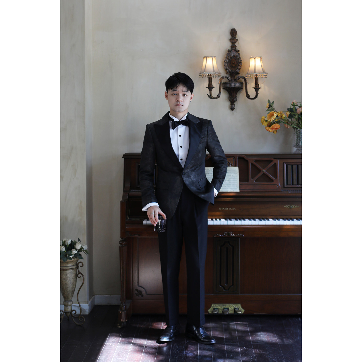 复古鎏金黑色雅痞礼服 缎面戗驳领结婚新郎宴会修身西服两件套装