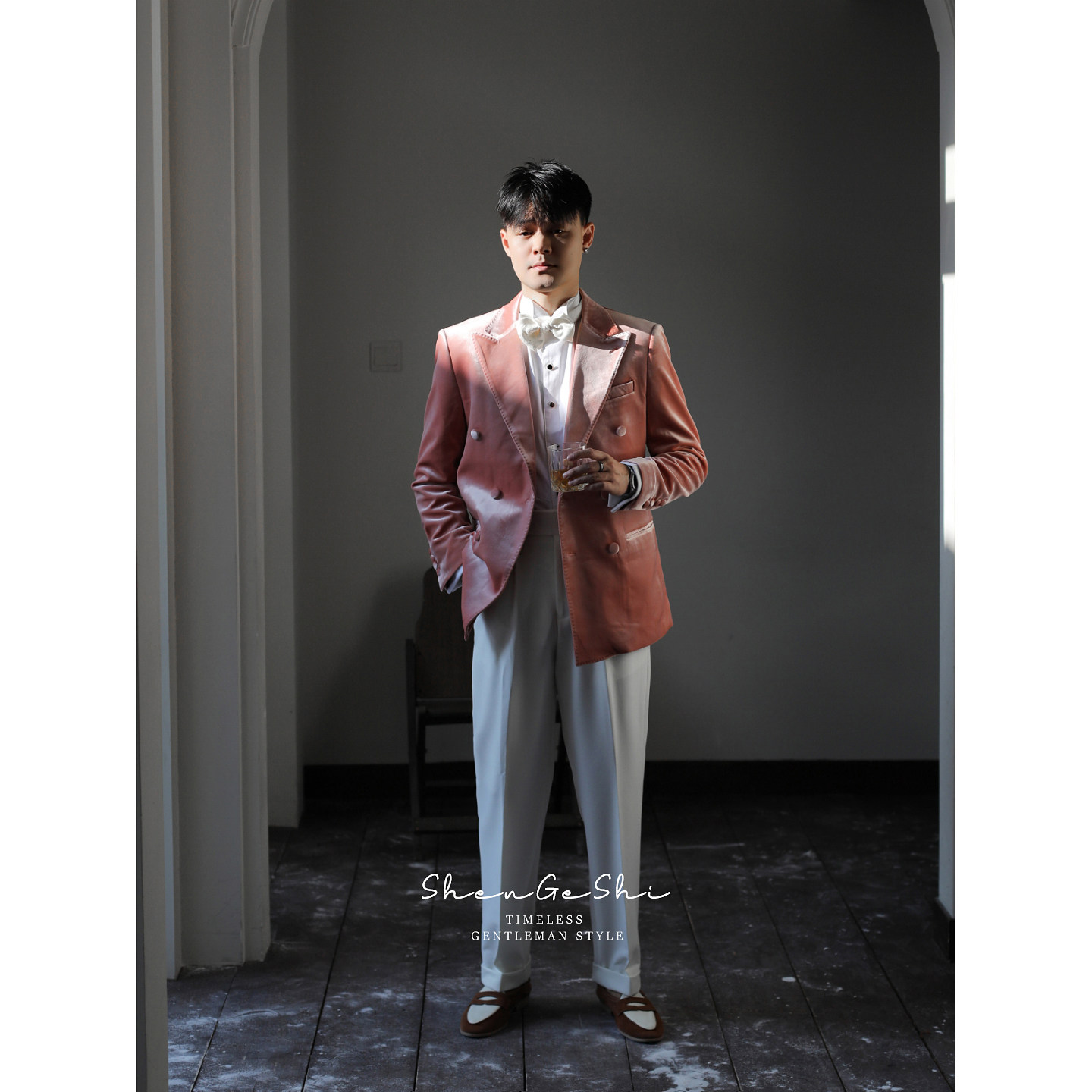 粉红色丝绒戗驳领双排扣礼服 高级感结婚新郎塔士多西服两件套装