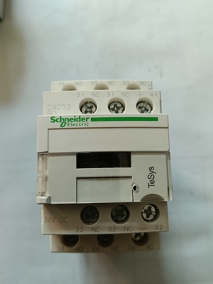 全新原装施耐德直流继电器CAD32BDC