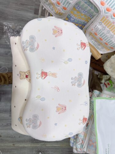 贝瑞拉婴童粉凝胶护颈枕透气散热慢回弹6月龄到4周岁儿童枕