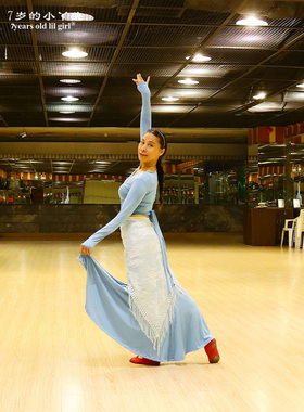 舞蹈服肚皮舞品牌设计热销新款莫代尔人棉开襟扣指上衣裙子HHW13