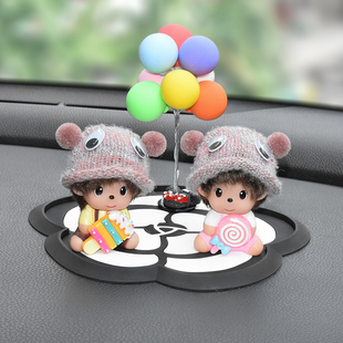 汽车内摆件可爱蒙奇奇网红创意车内饰品公仔萌萌可爱车载汽车用品
