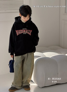 大E小e男女童装2025年冬款韩版宽松连帽黑色字母一体绒卫衣