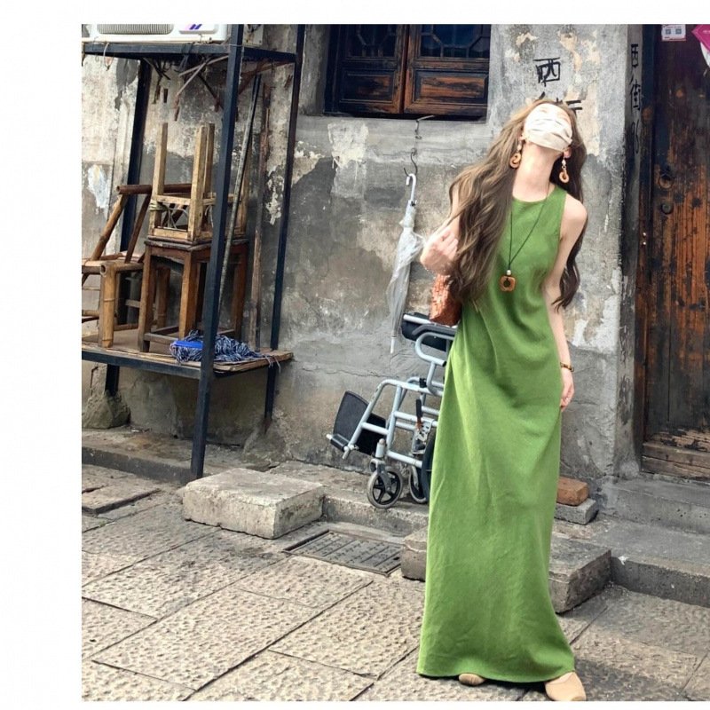 绿色连衣裙女2025初夏新款高级感气质超好看修身高个子无袖背心裙