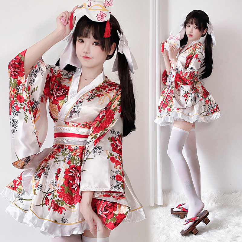 少女学生日本传统和服短款浴袍图片