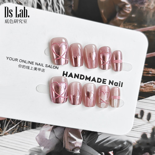 底色手绘穿戴甲 轻奢爱心梦幻芭比粉色芭芭拉 鎏金超短梯贴片美甲