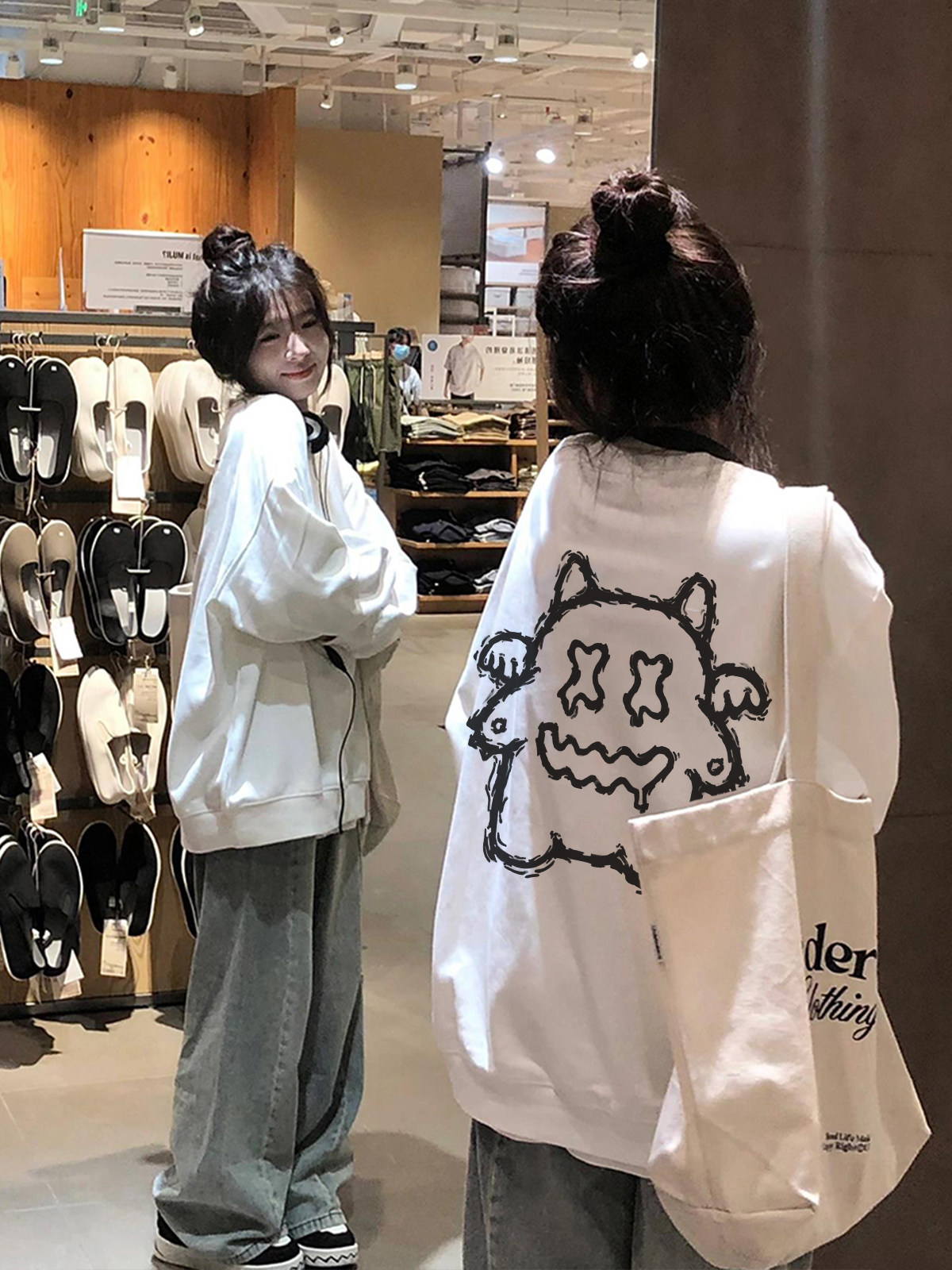 秋冬白色卫衣女2025新款爆款印花好看套头圆领百搭慵懒上衣潮流