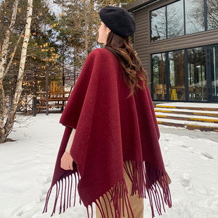 高级感敬酒礼服婚纱红披肩女外搭披风斗篷川西旅游保暖护颈大围巾