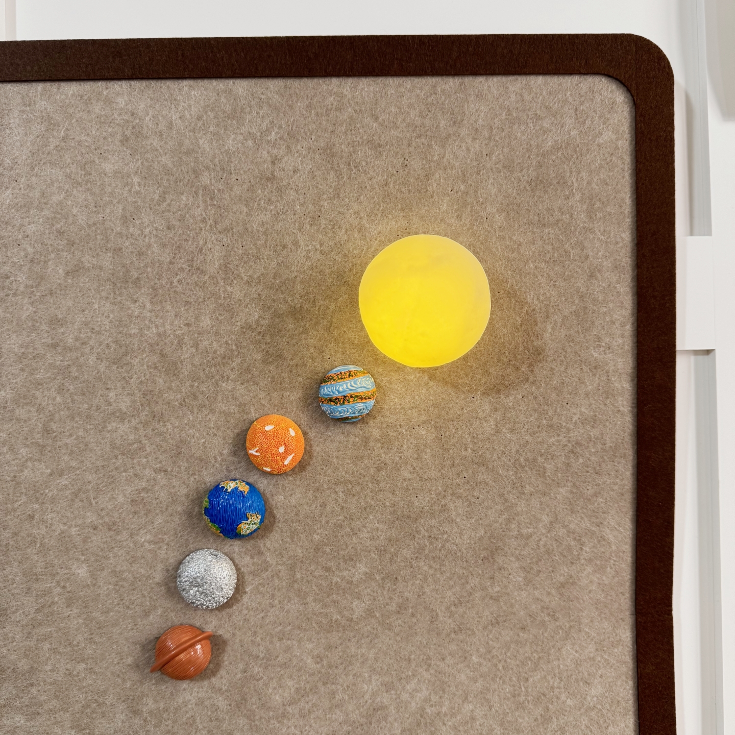 1个装月球发光图钉ins软木板幼儿园装饰ins照片墙氛围感毛毡板