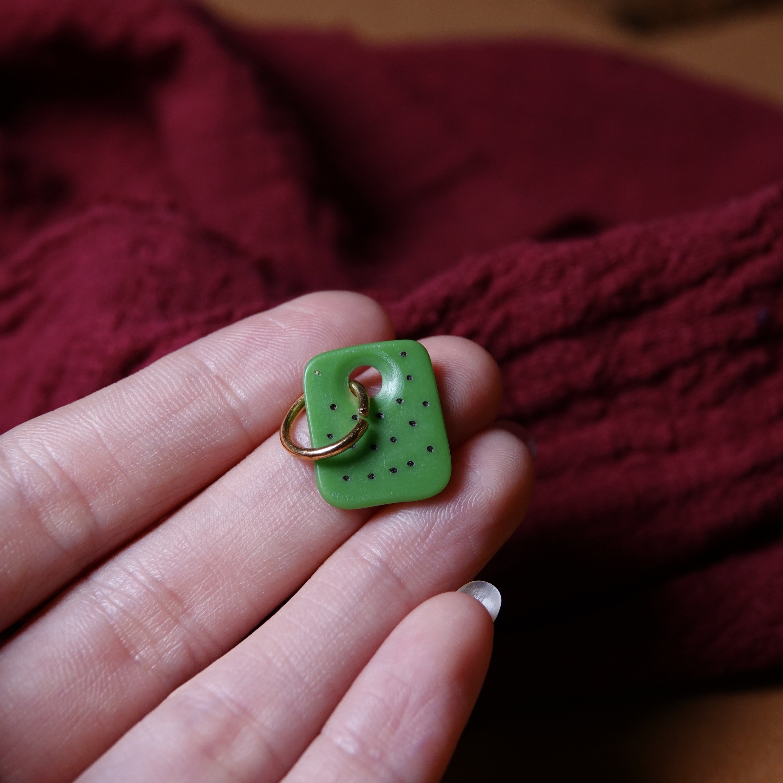 牧区绿色树脂料器咒点挂牌文玩纯手工DIY念珠手持侧挂小元素配饰